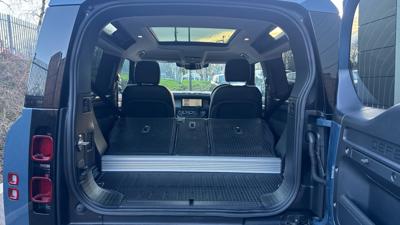 Land Rover Defender 3.0 D250 X-Dynamic SE 90 3dr Auto Diesel Estate